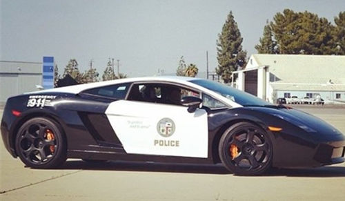 洛杉矶警局真土豪 《极品飞车》兰博基尼警车