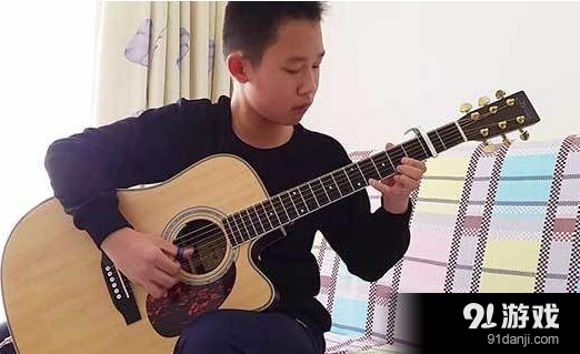 刘嘉卓个人资料照片 初一小哥弹吉他成视频在